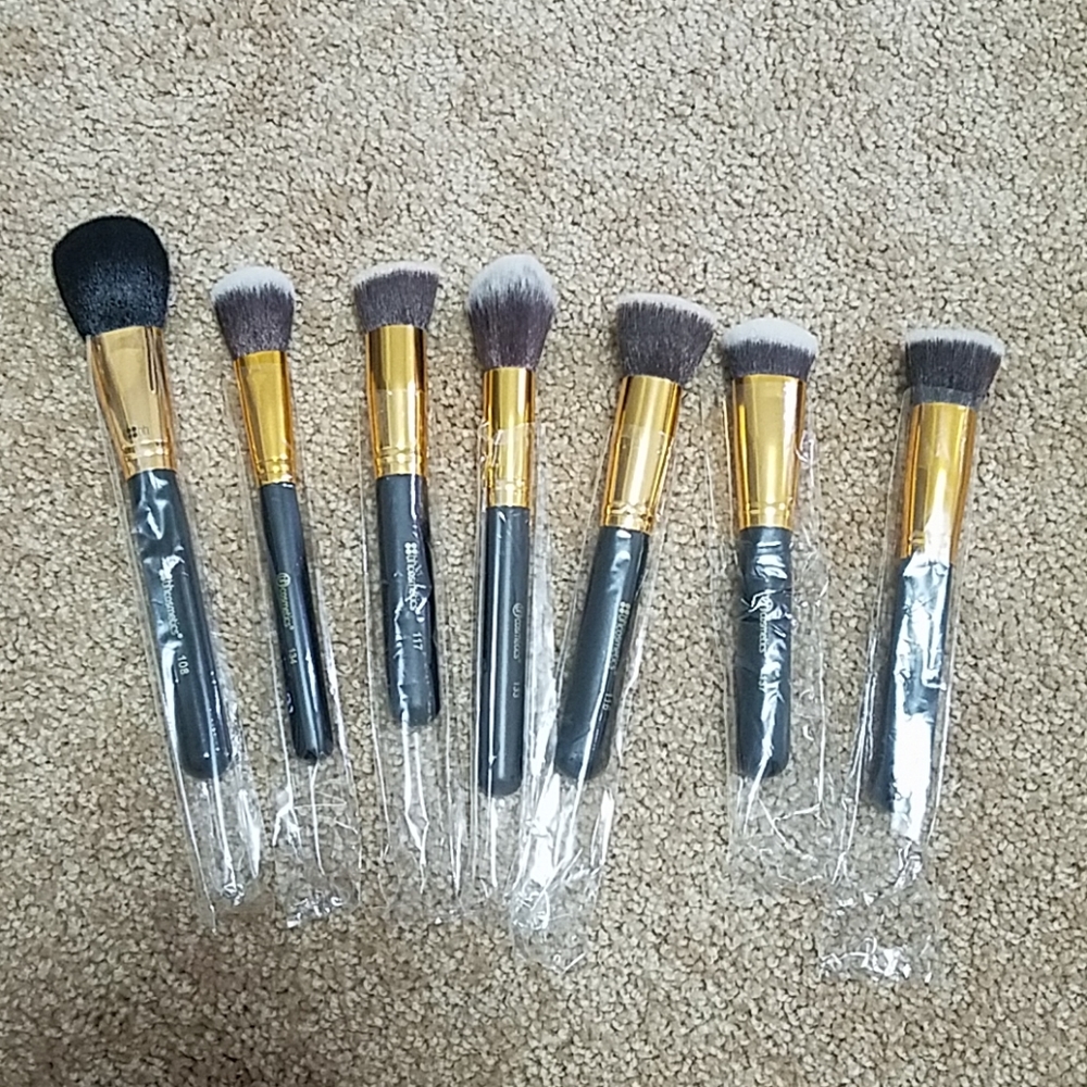 BH cosmetic brushes